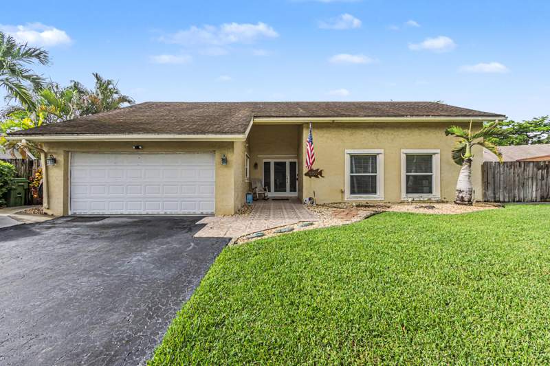4 bedroom Single Family Residence at 10150 NW 22nd Court, Woodbridge, Pembroke Pines — photo 2
