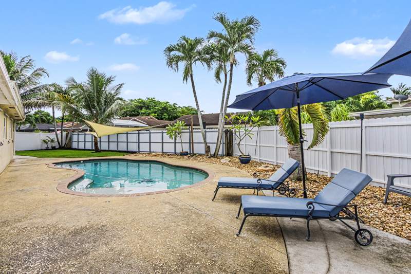 4 bedroom Single Family Residence at 10150 NW 22nd Court, Woodbridge, Pembroke Pines — photo 4