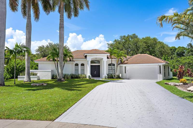4 bedroom Single Family Residence at 18622 Lakeside Gardens Drive, Palm Cove, Jupiter — photo 2