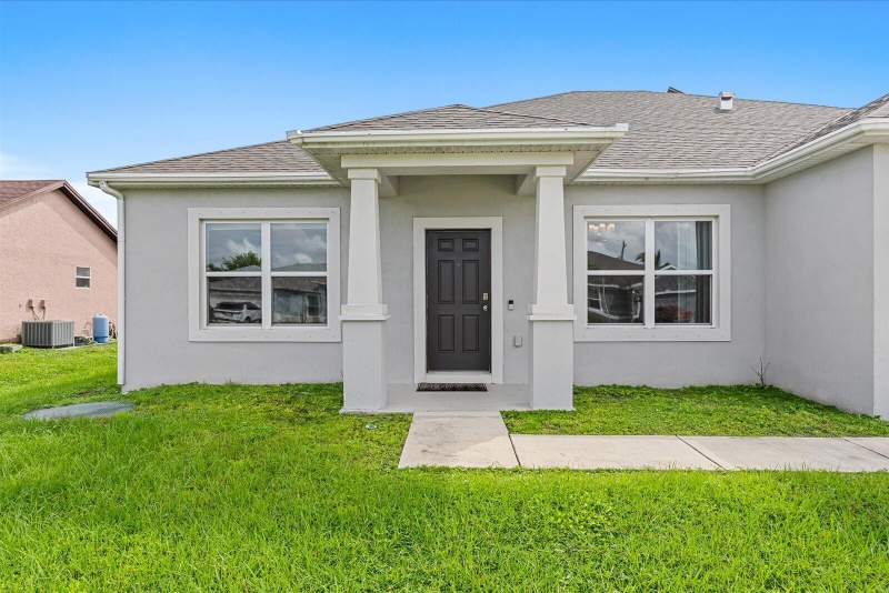 4 bedroom Single Family Residence at 743 NW Dupre Street, Port St Lucie Section 25, Port St. Lucie — photo 3