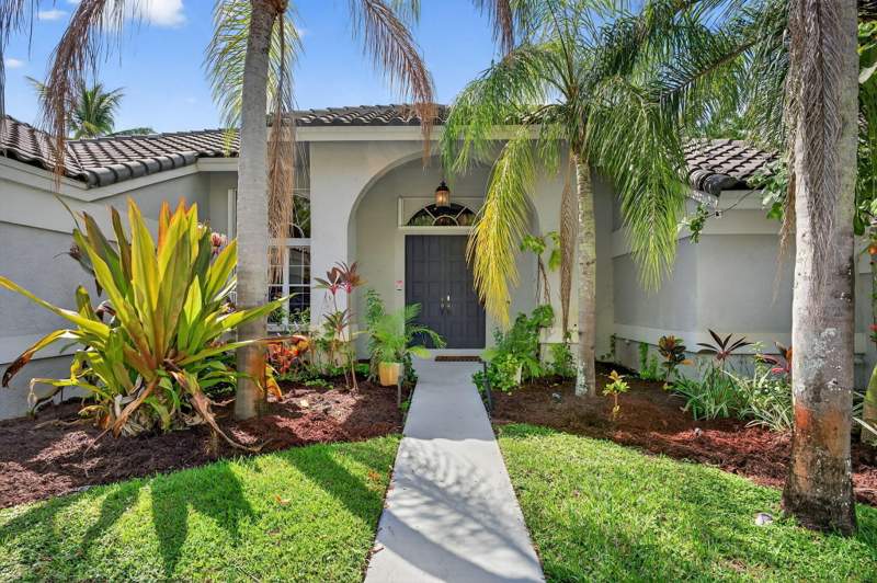 5 bedroom Single Family Residence at 10738 Santa Rosa Drive, Tract C Of Mission Bay, Boca Raton — photo 3