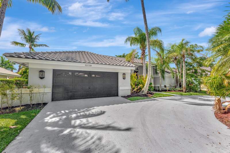 5 bedroom Single Family Residence at 10738 Santa Rosa Drive, Tract C Of Mission Bay, Boca Raton — photo 4