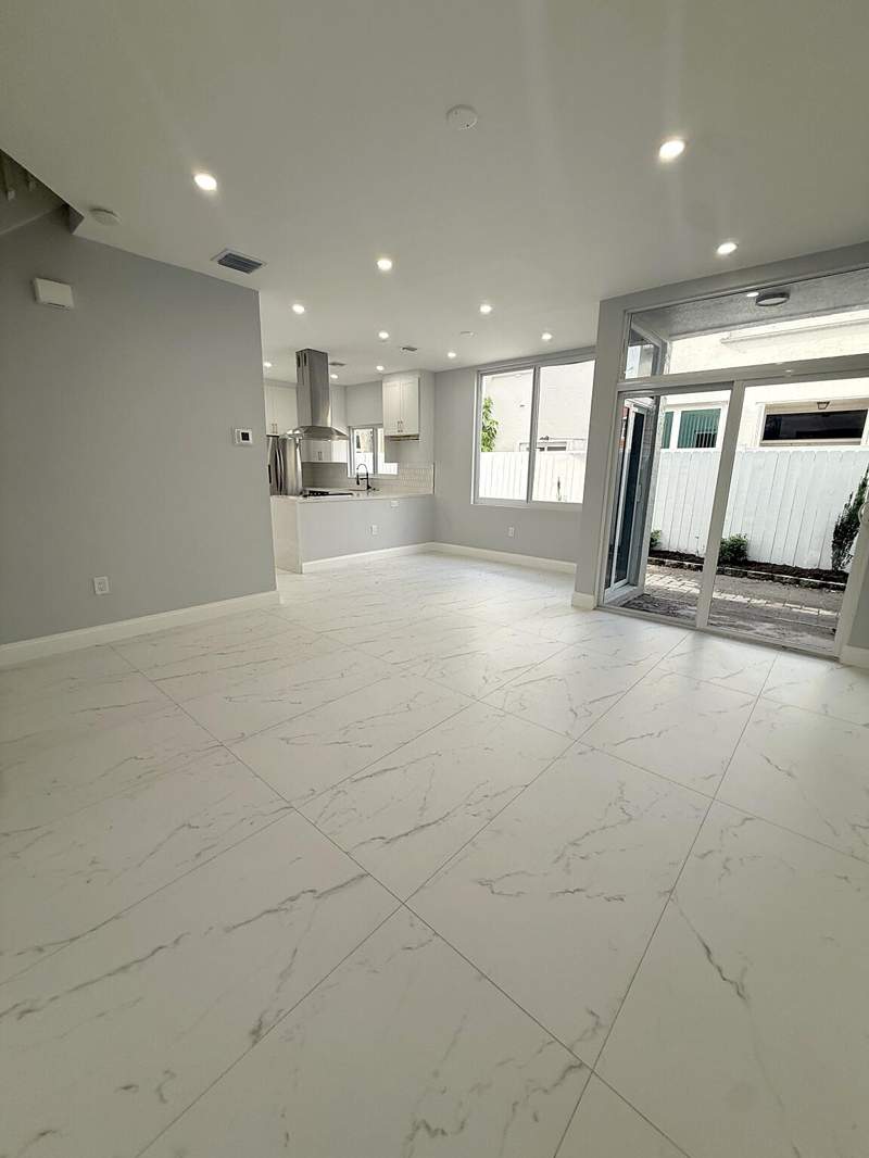3 bedroom Single Family Residence at 3705 Valais Drive, Emerald Pointe, Hollywood — photo 3
