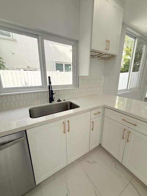 3705 Valais Drive, Hollywood FL - photo 6 of 37