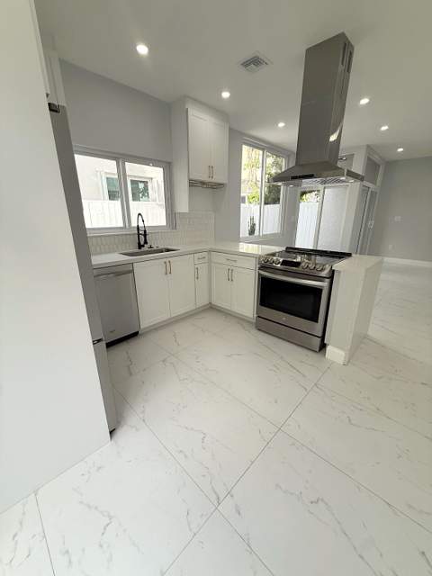 3705 Valais Drive, Hollywood FL - photo 18 of 37