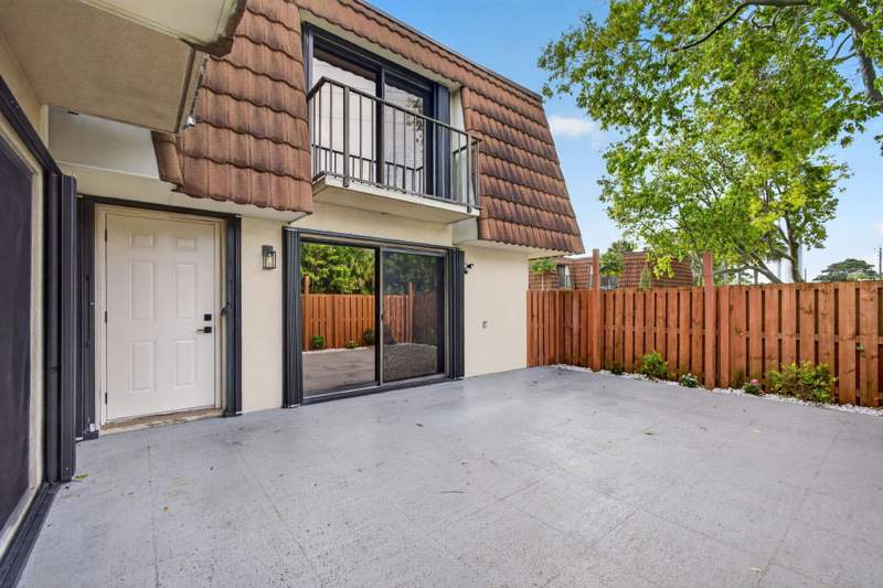 2 bedroom Townhouse at 108 Heritage Way, Village Of Sandalwood Lakes North, West Palm Beach — photo 5