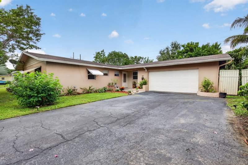 4 bedroom Single Family Residence at 167 NW 49th Avenue, Breezeswept Park Estates, Plantation — photo 4