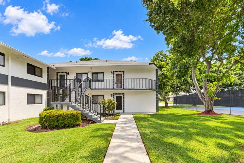 2 bedroom Condominium at 15301 Pembridge Avenue #61, Lakes of Delray, Delray Beach — photo 2