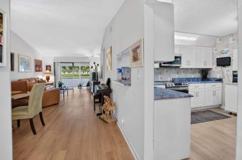 15301 Pembridge Avenue #61, Delray Beach FL - photo 6 of 44