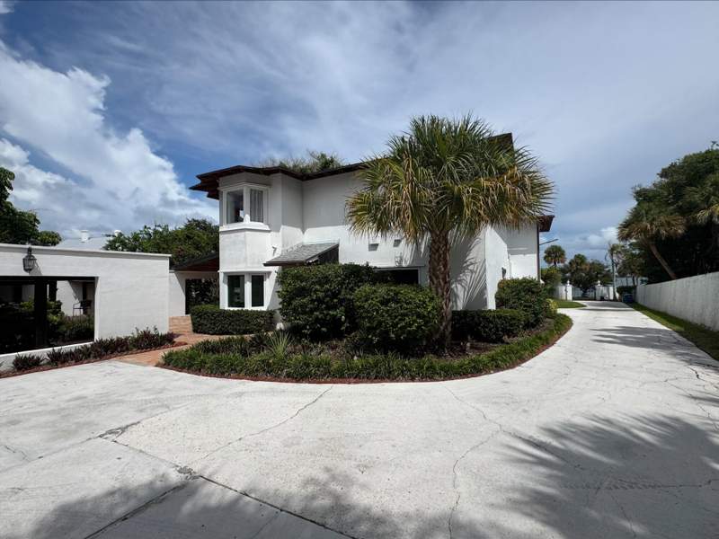 6 bedroom Single Family Residence at 1009 S Indian River Drive, Andrew & Company Subdivision, Fort Pierce — photo 2