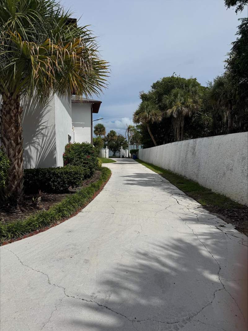 6 bedroom Single Family Residence at 1009 S Indian River Drive, Andrew & Company Subdivision, Fort Pierce — photo 2