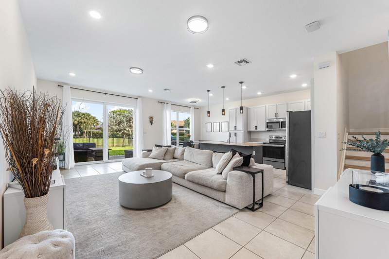 3 bedroom Townhouse at 4392 Veleiros Avenue, Crystal Lake 1st Sec, Deerfield Beach — photo 2