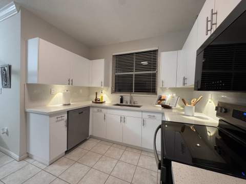 135 Riverwalk Circle, Sunrise FL - photo 8 of 32