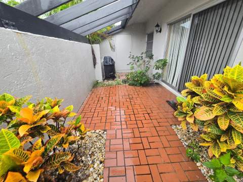 5700 Queen Palm Court #B, Delray Beach FL - photo 23 of 36