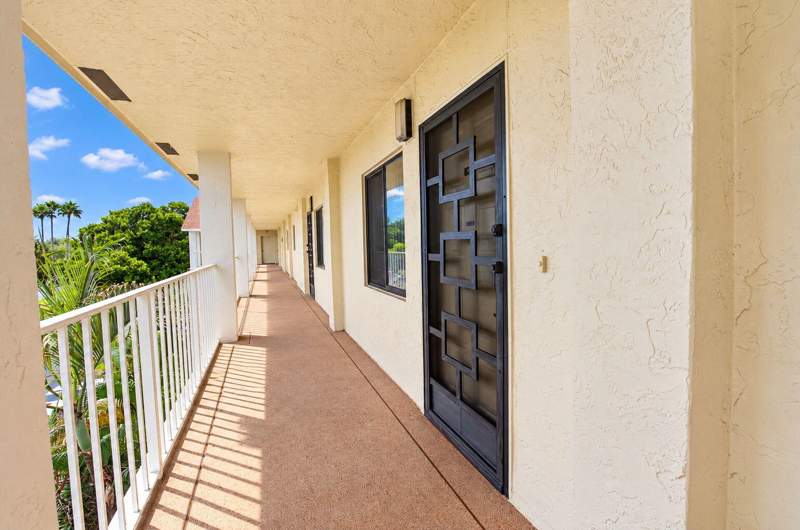 2 bedroom Condominium at 7290 Ashford Place #404, Huntington Lakes Sec Five Condos, Delray Beach — photo 5