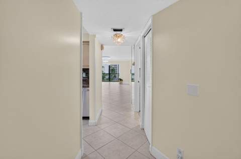 7290 Ashford Place #404, Delray Beach FL - photo 8 of 98