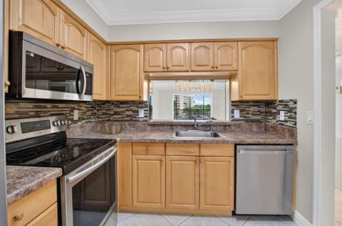 7290 Ashford Place #404, Delray Beach FL - photo 12 of 98