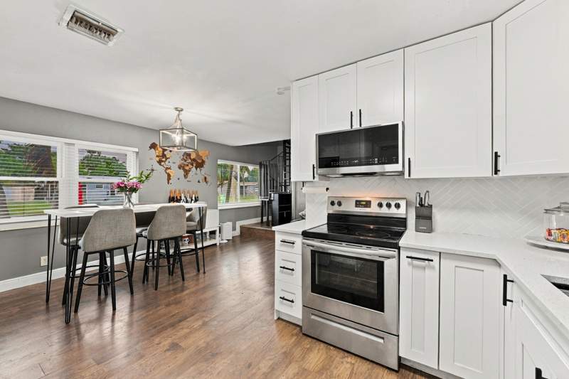 5 bedroom Single Family Residence at 6240 NW 16th Place, Sunrise Golf Village Sec 3, Sunrise — photo 2