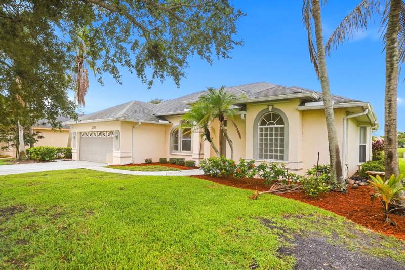 3 bedroom Single Family Residence at 233 SW Fernleaf Trail, Sawgrass Lakes Phase 2, Port St. Lucie — photo 2