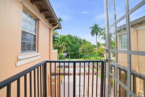 8706 Blaze Court, Davie FL - photo 18 of 36