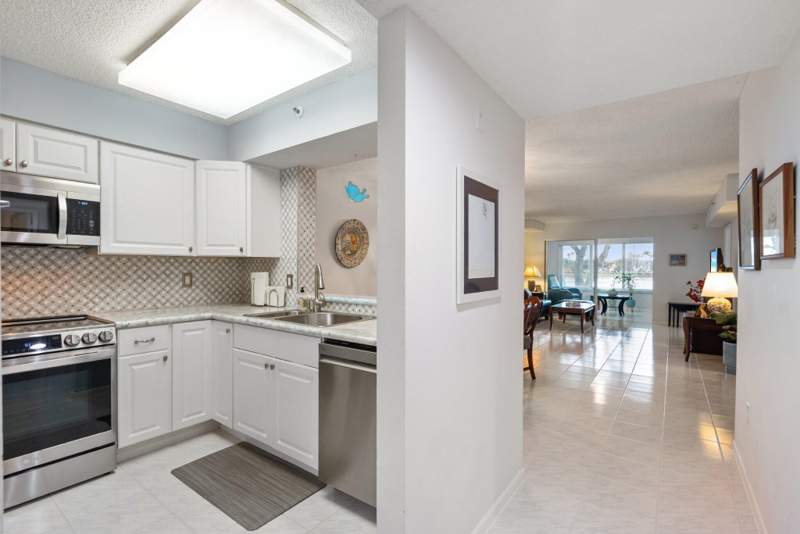 2 bedroom Condominium at 6096 Huntwick Terrace #206, Huntington Pointe, Delray Beach — photo 5