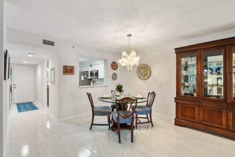 6096 Huntwick Terrace #206, Delray Beach FL - photo 10 of 46