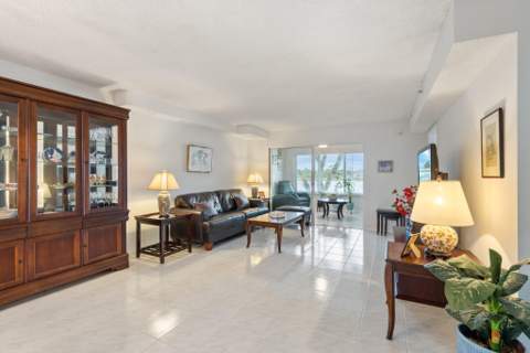 6096 Huntwick Terrace #206, Delray Beach FL - photo 12 of 46