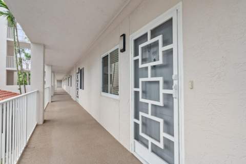 6096 Huntwick Terrace #206, Delray Beach FL - photo 23 of 46