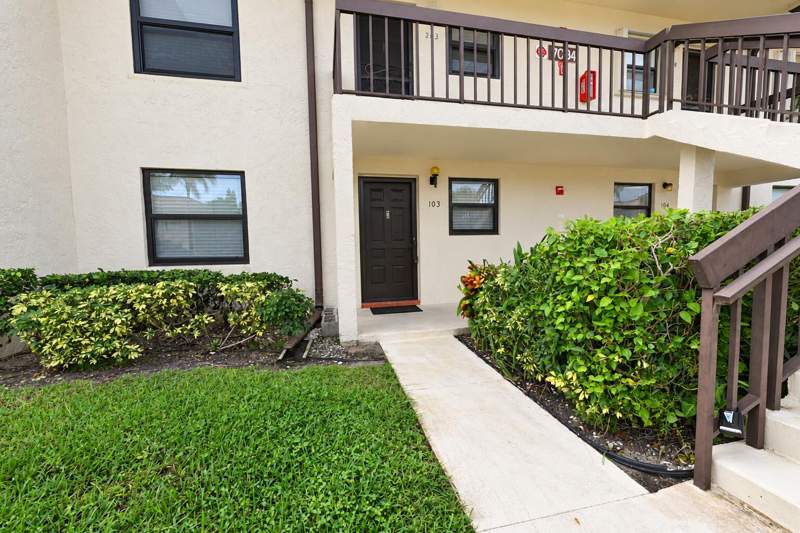 2 bedroom Condominium at 7094 Golf Colony Court #103, Lucerne Lakes Golf Colony, Lake Worth — photo 2