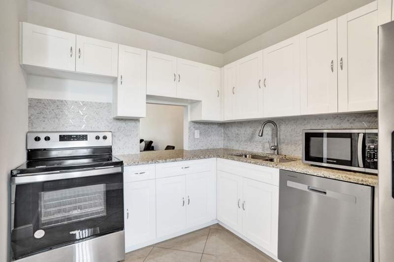 1 bedroom Condominium at 130 Lake Meryl Drive, Golden Lakes Village Condo E, West Palm Beach — photo 3