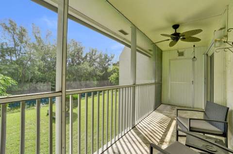130 Lake Meryl Drive, West Palm Beach FL - photo 9 of 55
