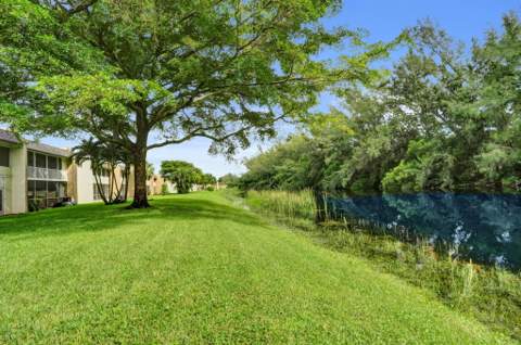 130 Lake Meryl Drive, West Palm Beach FL - photo 15 of 55