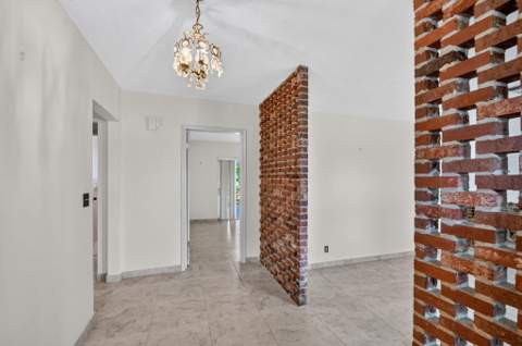 8 Bell Lane, West Palm Beach FL - photo 7 of 72