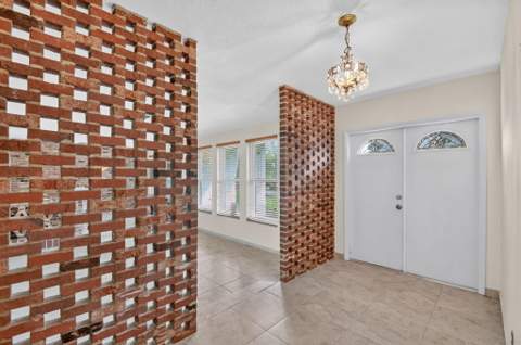8 Bell Lane, West Palm Beach FL - photo 7 of 70