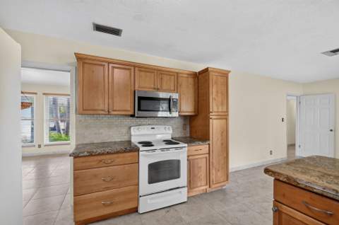 8 Bell Lane, West Palm Beach FL - photo 21 of 70