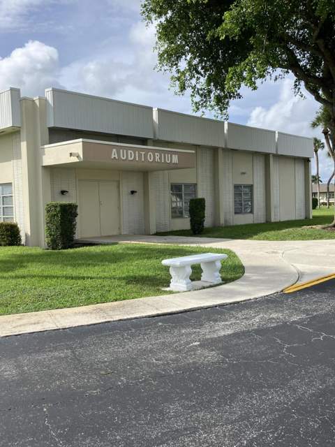 2751 Ashley Drive #G, West Palm Beach FL - photo 17 of 32