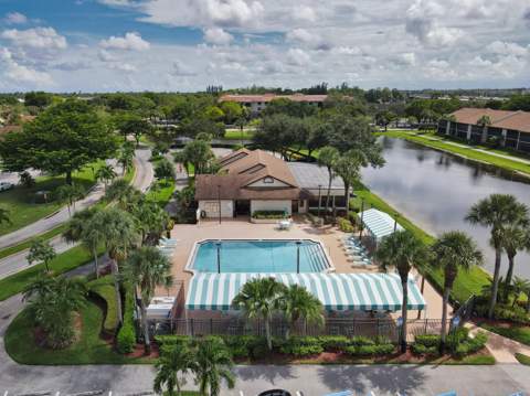 7843 Willow Spring Drive #615, Lake Worth FL - photo 6 of 40