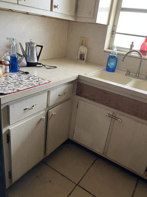 2751 Ashley Drive #G, West Palm Beach FL - photo 8 of 32