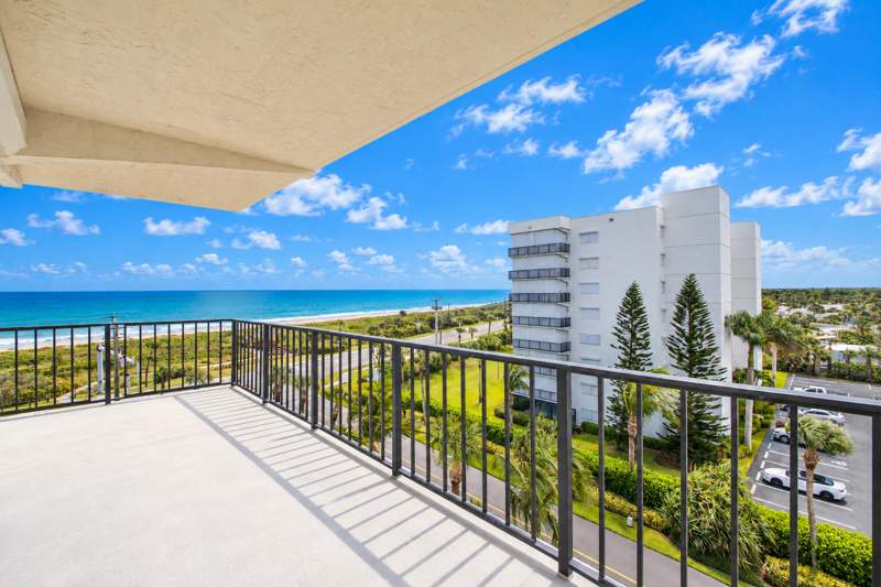2 bedroom Condominium at 5159 Jimmy Buffett Mem Highway, Ocean Harbour Condominium B, Fort Pierce — photo 3