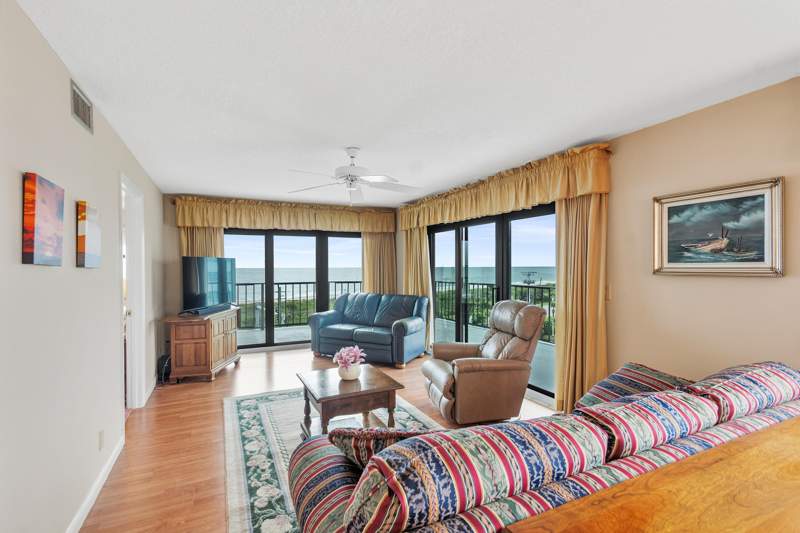 2 bedroom Condominium at 5159 Jimmy Buffett Mem Highway, Ocean Harbour Condominium B, Fort Pierce — photo 4