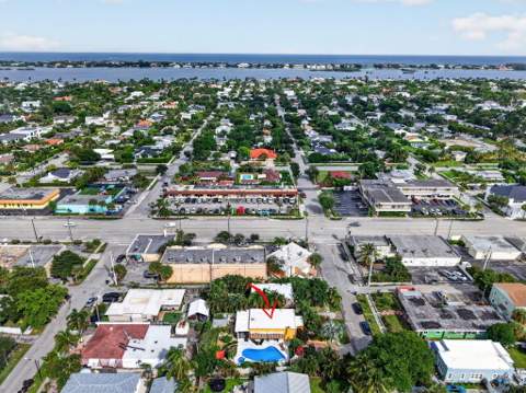 415 Colonial Road, West Palm Beach FL - photo 8 of 59