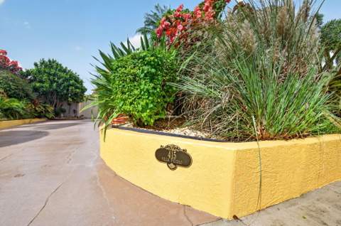 415 Colonial Road, West Palm Beach FL - photo 10 of 59