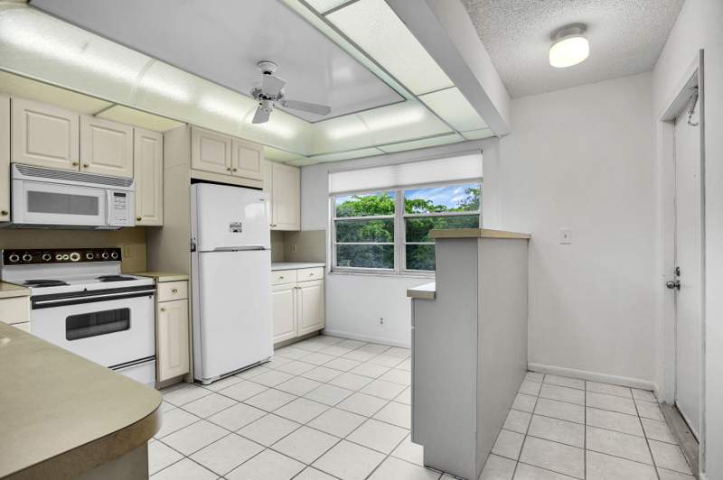 2 bedroom Condominium at 3002 Portofino Isle #M3, Portofino Village 1-A Condo, Coconut Creek — photo 2
