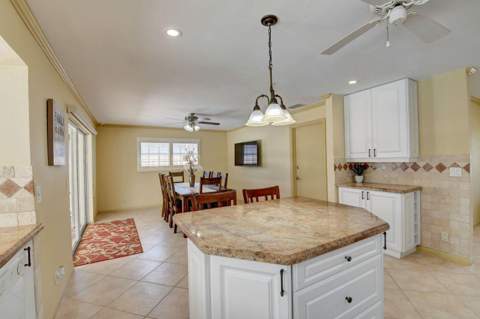 1086 SW 28th Avenue, Boynton Beach FL - photo 9 of 32