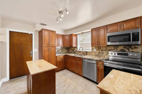 51 NE 49th Street, Fort Lauderdale FL - photo 6 of 27