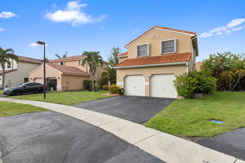 4 bedroom Single Family Residence at 18413 NW 20th Street, Dimensions North At Chapel Trail, Pembroke Pines — photo 4