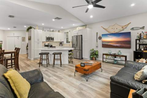 18413 NW 20th Street, Pembroke Pines FL - photo 7 of 64