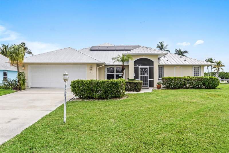 3 bedroom Single Family Residence at 122 Queen Frederika Court, Queen'S Cove Unit 1, Hutchinson Island — photo 3