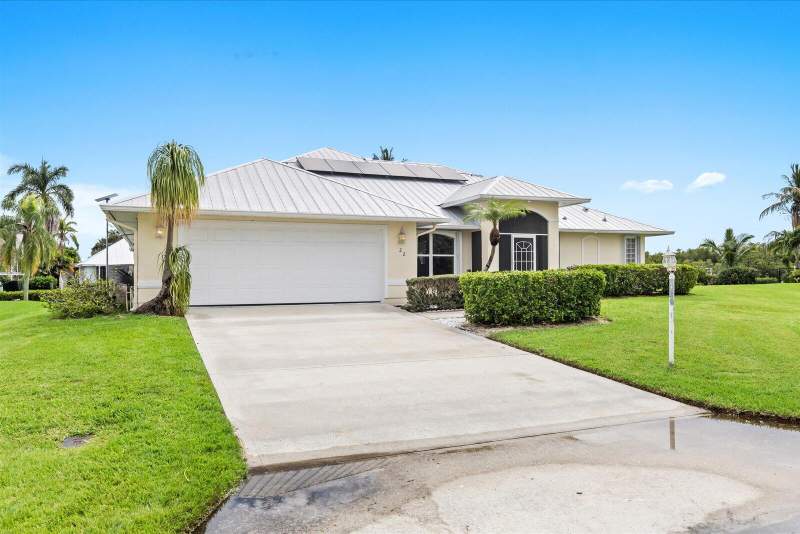 3 bedroom Single Family Residence at 122 Queen Frederika Court, Queen'S Cove Unit 1, Hutchinson Island — photo 4