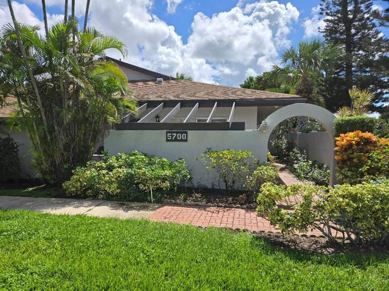 2 bedroom Condominium at 5700 Queen Palm Court #B, Palm Greens At Villa Del Ray Condo II, Delray Beach — photo 2